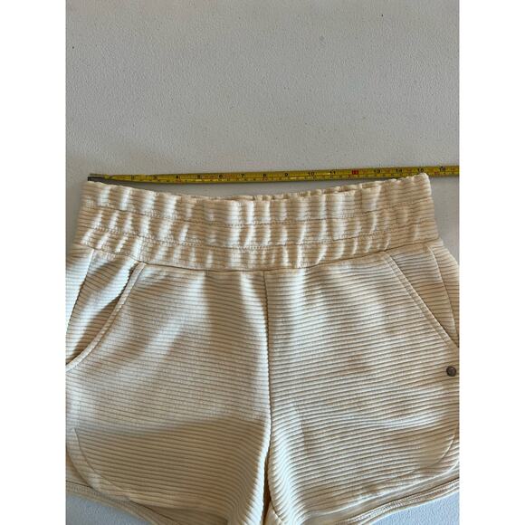Bearpaw Outdoors Women's Ribbed Cream Pull On Comfy Size M Shorts - Picture 5 of 7